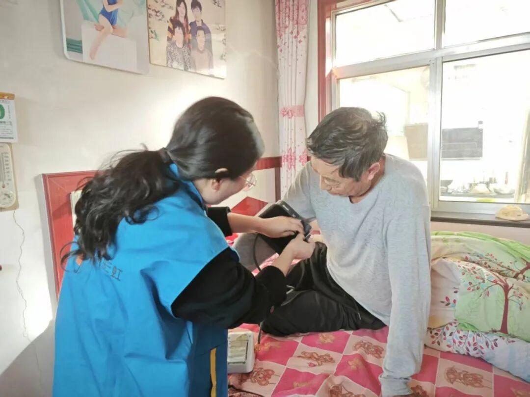 医护暖人心 下乡入户送健康