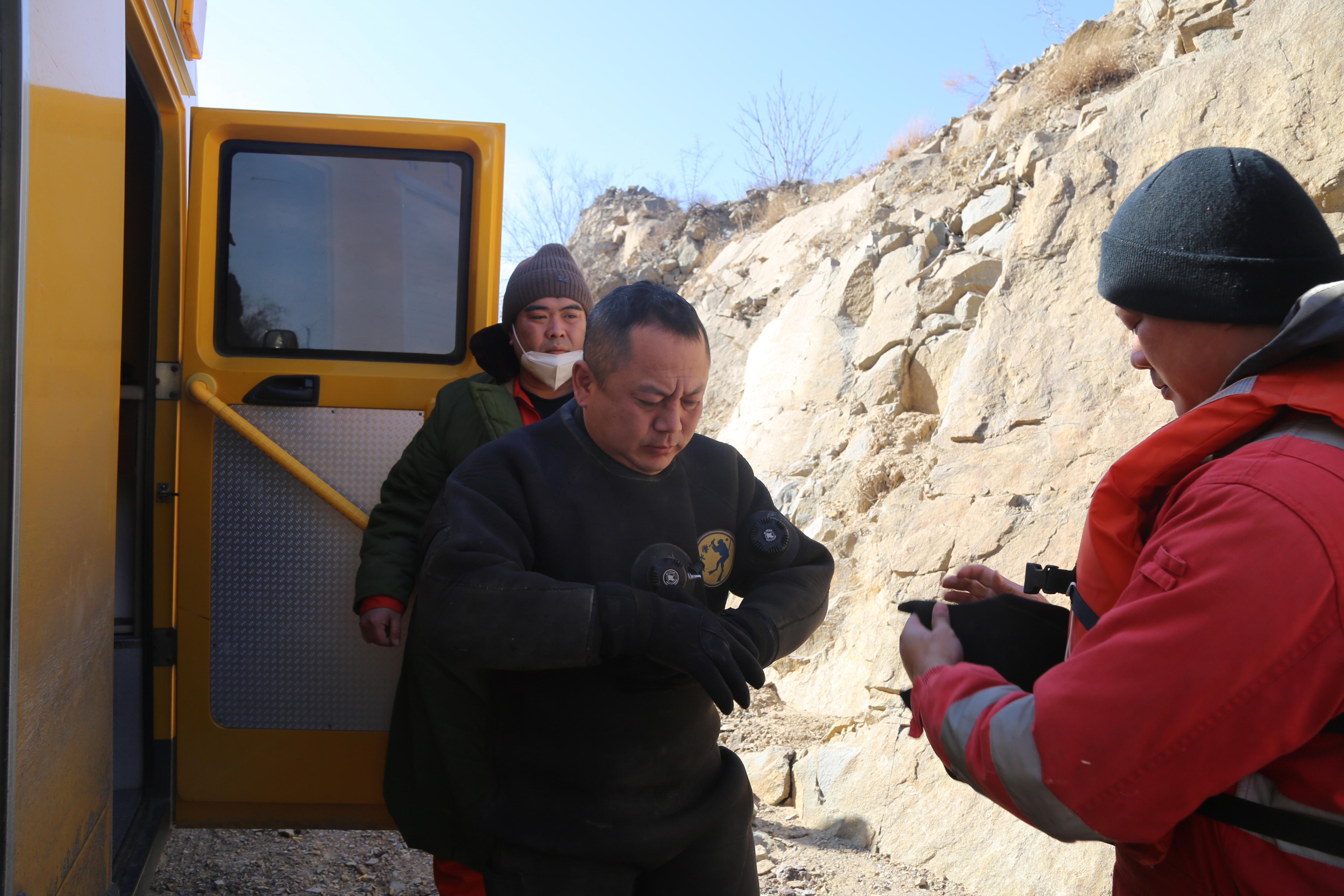 寒渊逆行者，烟台“铁人”的20年救捞路