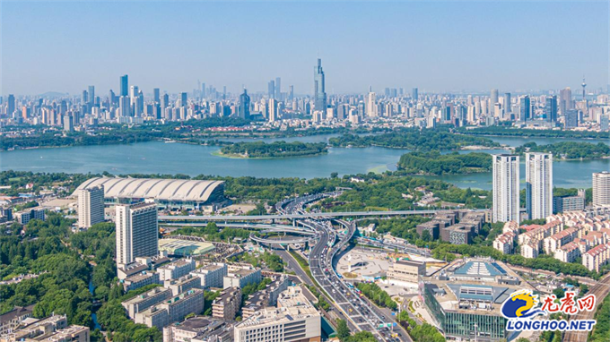 数据产业“繁花”如何结果？全国总编共探玄武！