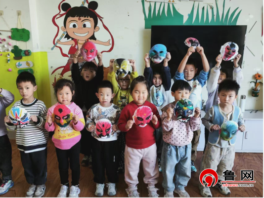 德州天衢新区抬头寺镇幼儿园开展“小手画脸谱 童心绘美好”手绘文化活动