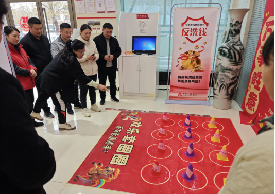 莱商银行泰安肥城支行开展“钱袋子”守护升级 “反诈”出圈行动