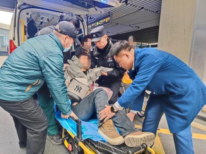 杭州一地铁站两天两起“糖水”救援