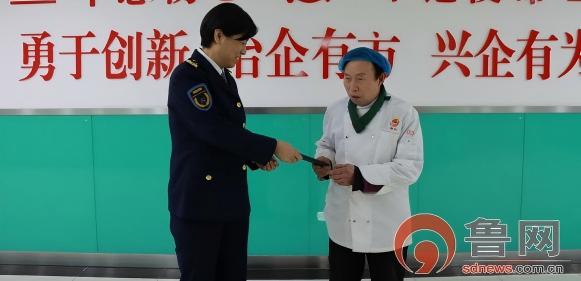 拾金不昧丨上班路上捡部手机城运员工物归原主