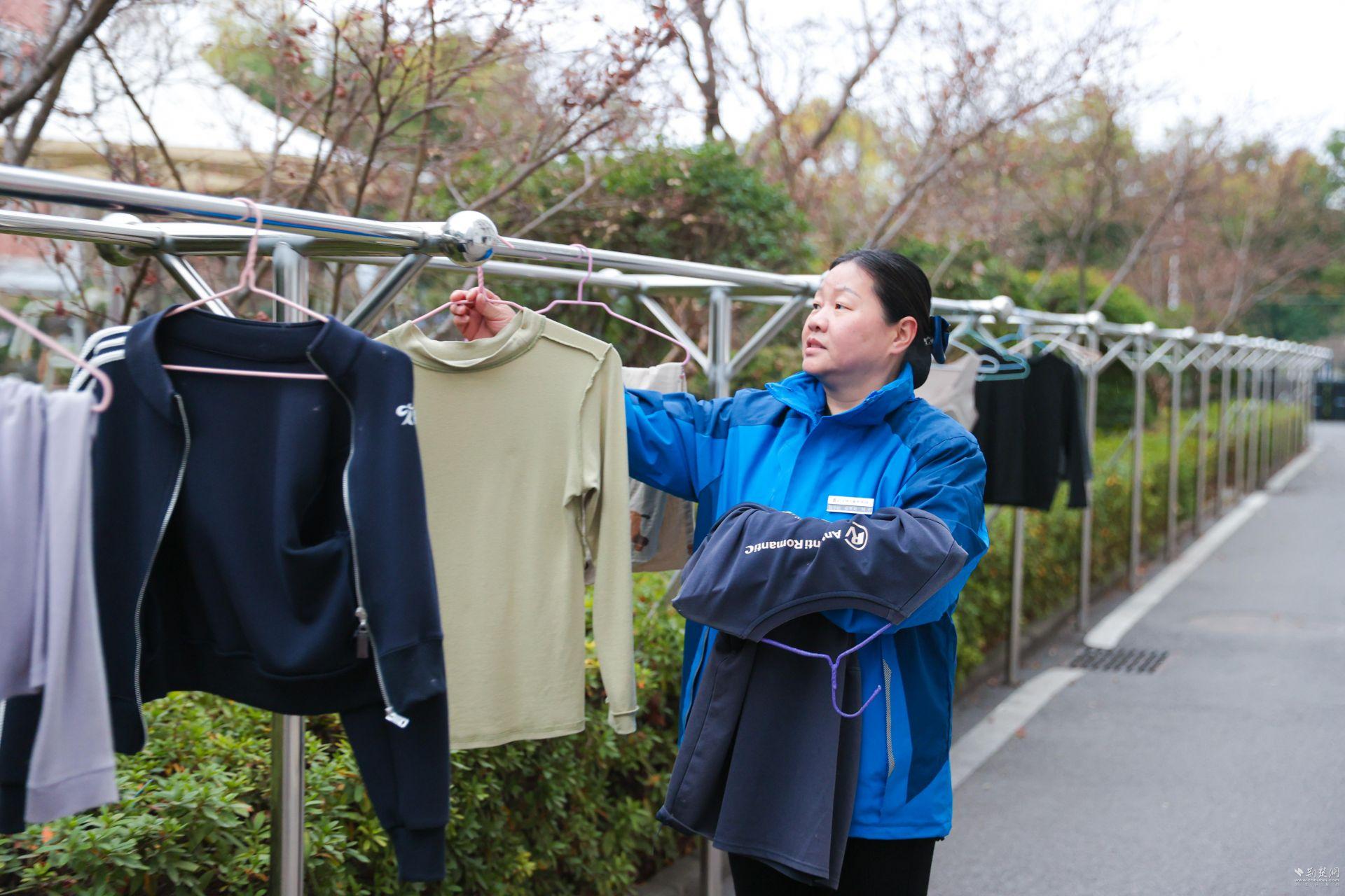 武汉商学院宿管阿姨寒潮中的暖心守护
