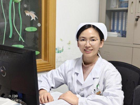 云端急救显担当！烟台毓璜顶医院护士在万米高空紧救助心绞痛老人