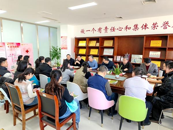 以书为媒·共品书——平度作家与读者开展“心灵对话”活动