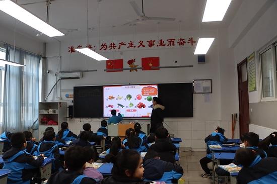 莒南县第五小学开展“无纸化乐考”活动