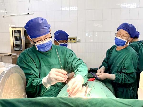 学科建设 小孔解大痛 平度市第四人民医院成功为胸椎骨折患者开展经皮椎弓根钉棒内固定术