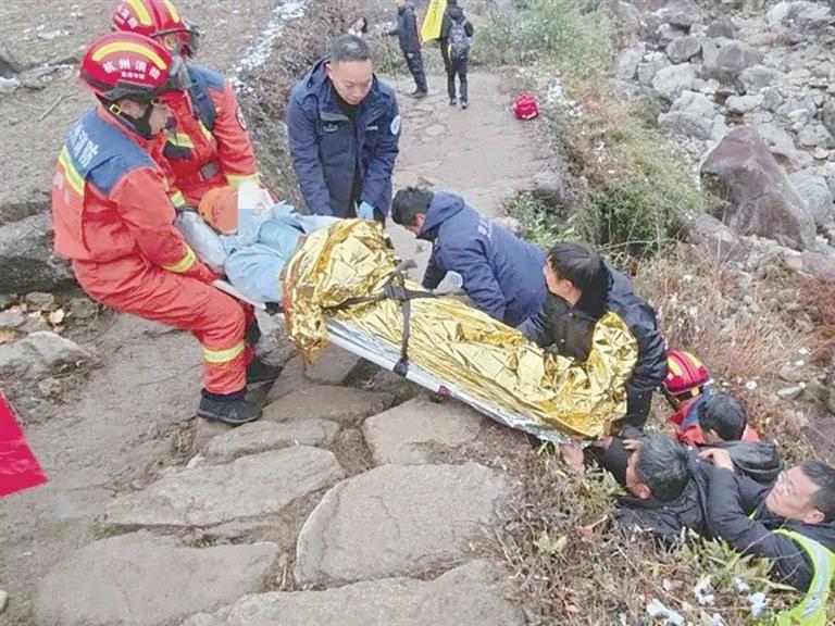 临安百丈岭、淳安金紫尖 赏雪人群接连有人受伤