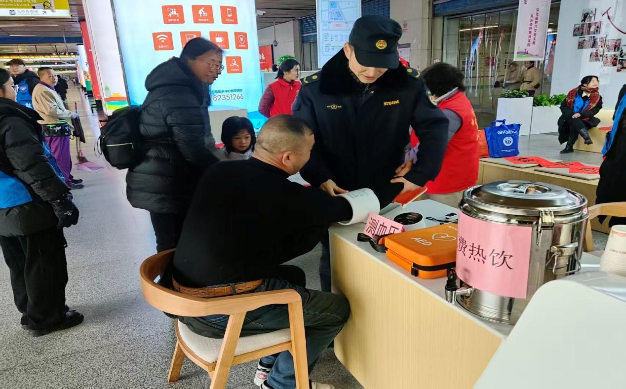 春运启幕|无锡梁溪城管暖心护航“平安路”