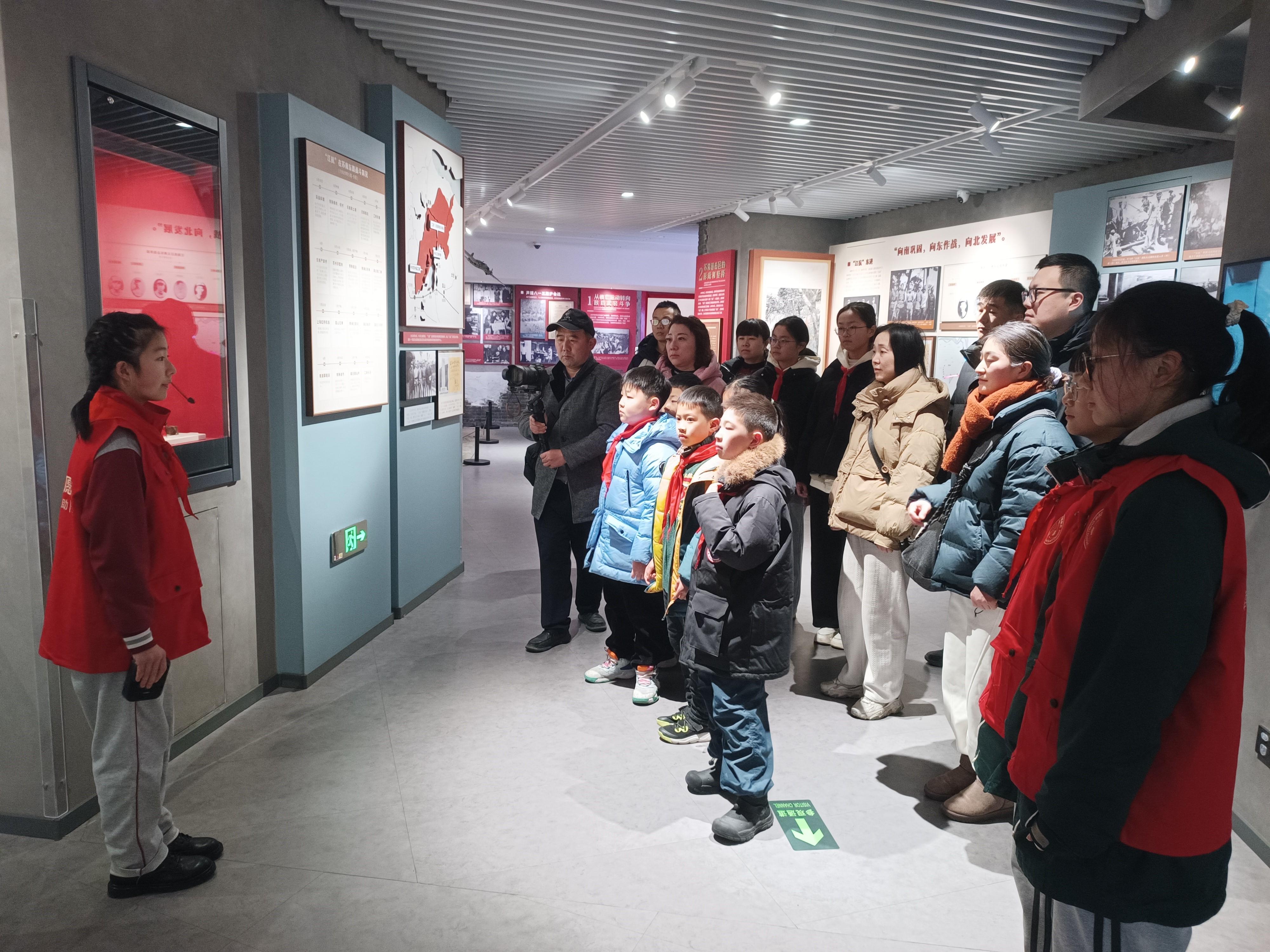 彩香学子变身“红色讲解员”,博物馆之旅传承革命记忆