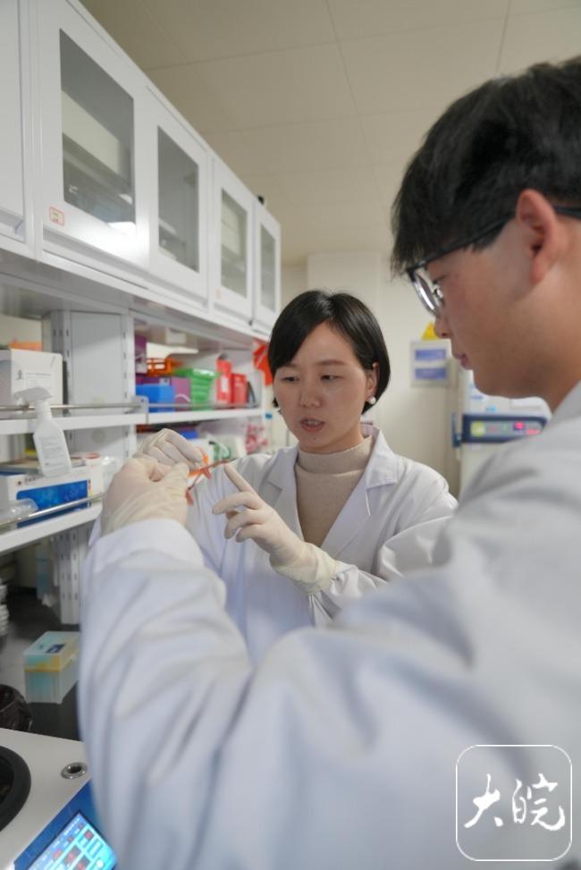 2026新春走基层 特别的年礼送爸妈丨蒋远：海外归来扎根科学岛 发现影响临床免疫治疗的关键因素