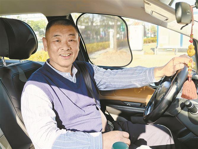 【网络中国节·春节】厦门滴滴网约车司机张红奎：春节假期不休假 让市民和游客安全抵达