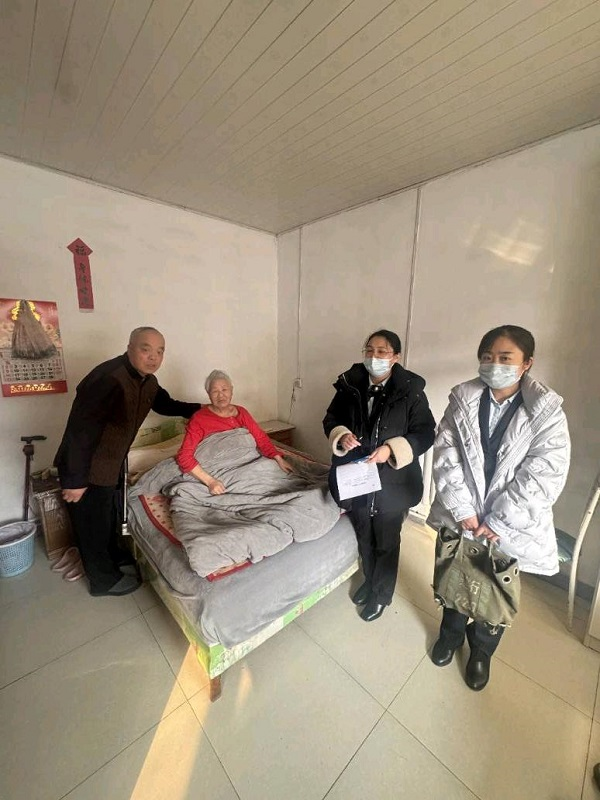 建行日照海曲支行：上门服务显真情