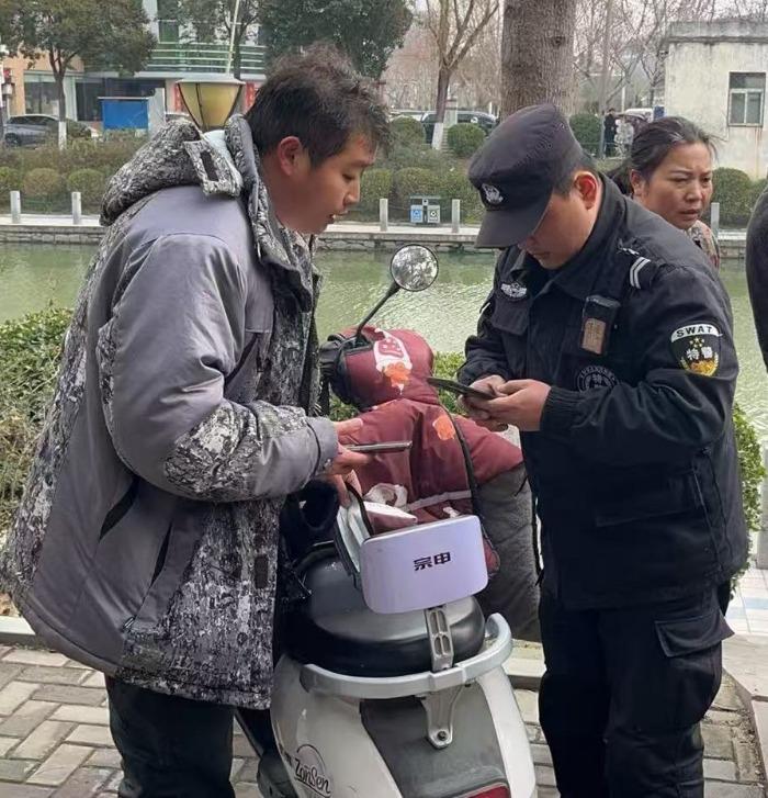 大皖正能量 | 水面只露出一双脚!他纵身跃入冰冷河水,生死竞速中托起一条命